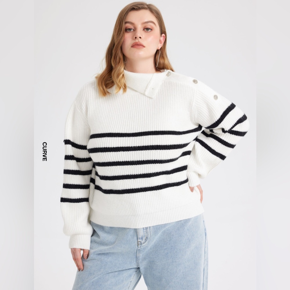 HIGH NECK STRIPED BUTTON DETAIL SWEATER CURVE